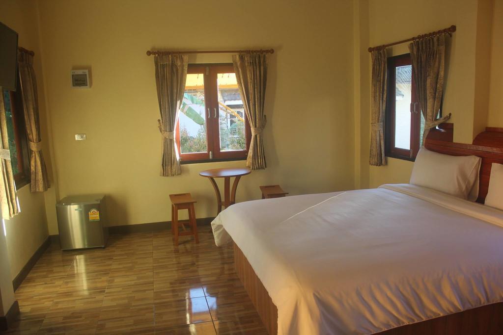 Baan Mek Lom Hotel Khao Lak Buitenkant foto