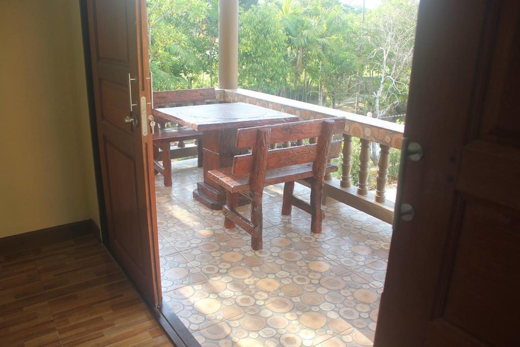 Baan Mek Lom Hotel Khao Lak Buitenkant foto