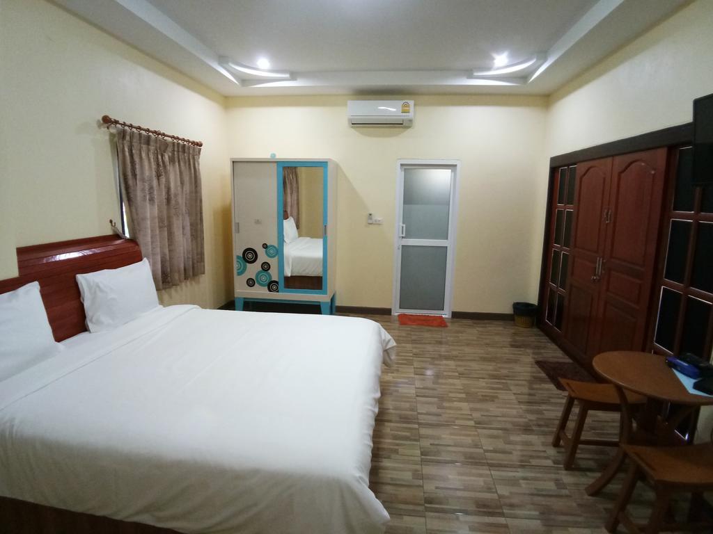 Baan Mek Lom Hotel Khao Lak Buitenkant foto