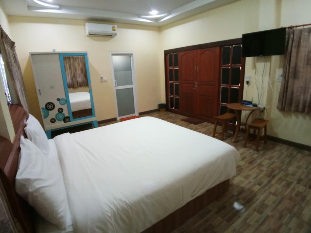 Baan Mek Lom Hotel Khao Lak Buitenkant foto